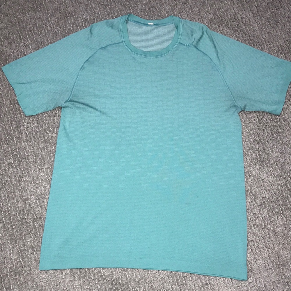 Men’s Lululemon shirt
